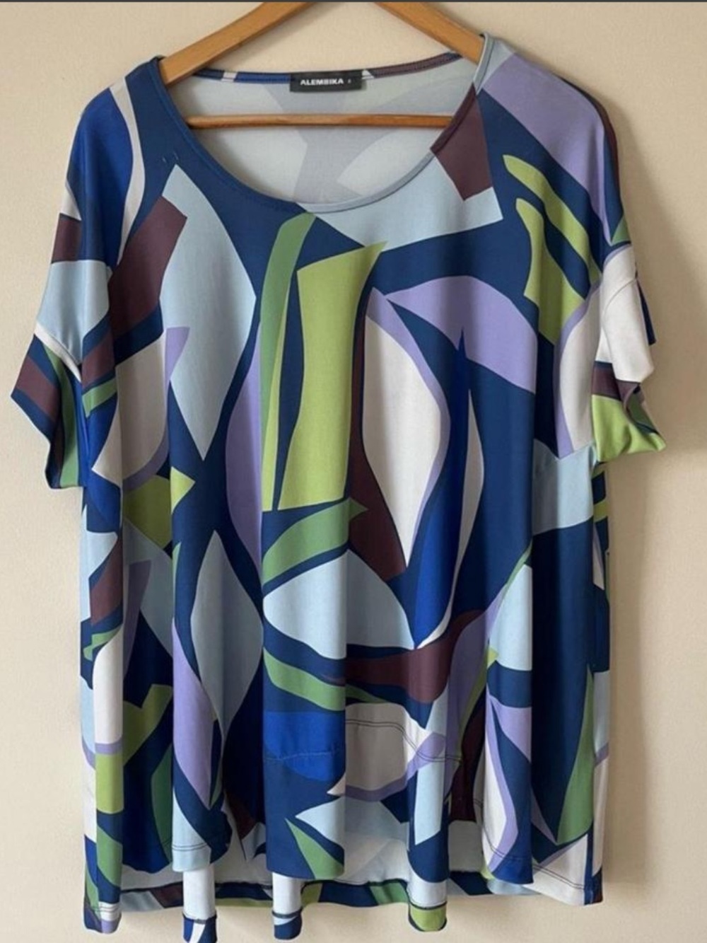 Alembika Abstract Scoop Neck Short Sleeve Top in Blue & Green xL